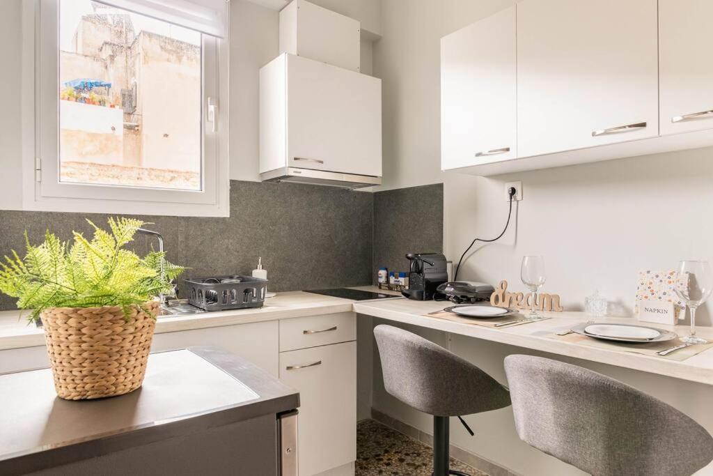 Stylish And Central Apt Near Acropolis - Avdi Square Афины Экстерьер фото