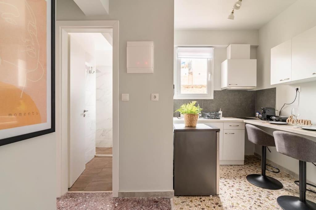 Stylish And Central Apt Near Acropolis - Avdi Square Афины Экстерьер фото
